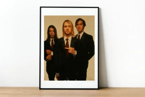 Kurt Cobain-Dave Grohl-Nirvana-Celeb Shooting Middle Finger-Flipping Bird-979 - Picture 1 of 5