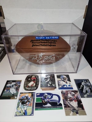 Ricky Waters Autografiado NFL Fútbol con Vitrina/Certificado de Autenticidad y Lote de 8 Tarjetas Foto 1 de 4