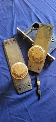 Antiguo juego de puertas de diseño pirámide Russwin Foto 1 de 4