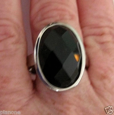 Anillo de acero inoxidable de ónix negro facetado ovalado de 15 quilates Foto 1 de 4