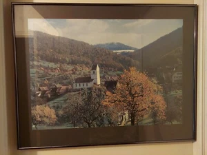 AMERIKANISCHE STADTKIRCHE HERBSTSZENE FOTOGRAFIE mit METALLRAHMEN 17-1/2"H x 24-1/2"L - Bild 1 von 12
