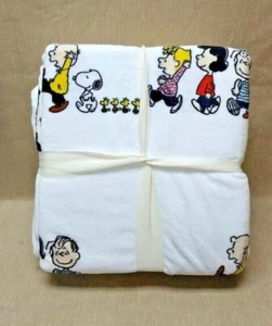 Peanuts Snoopy Velvet soft Throw Blanket Berkshire 60X90 Fleece Full Queen White - Picture 1 of 3