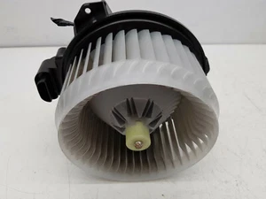 2017 TOYOTA YARIS MK3 1.5 HYBRID PETROL HEATER BLOWER MOTOR FAN OEM - Picture 1 of 6