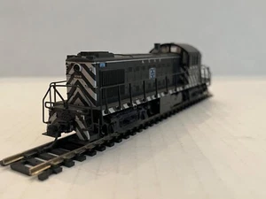 Kato Ho Santa Fe ATSF Powered Diesel Locomotive Engine Black Striped #2394 2399 - Picture 1 of 6