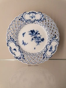 Meissen Durchbruchteller Teller deutsche Blaue Blume mit Insekten Käfer 20,5cm C - Picture 1 of 11