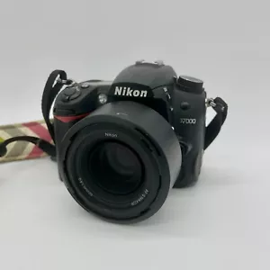 Nikon D7000 16,2 megapixel fotocamera reflex digitale con obiettivo Nikkor AF-S 50 mm f1:1:8G con cinturino - Foto 1 di 22