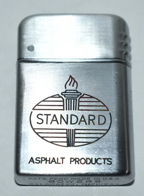 Encendedor de cigarrillos publicitario vintage Standard Oil Co Asphalt Products Bowers  Foto 1 de 4