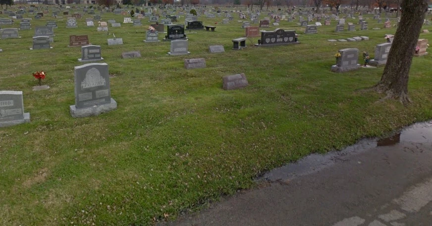 2 parcelas de entierro, sección establecida del cementerio Evergreen, Louisville, Kentucky Foto 1 de 1