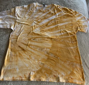 NEW Gilden Men’s Yellow Tie Dye Short Sleeve Shirt 2XL XXL - Picture 1 of 7