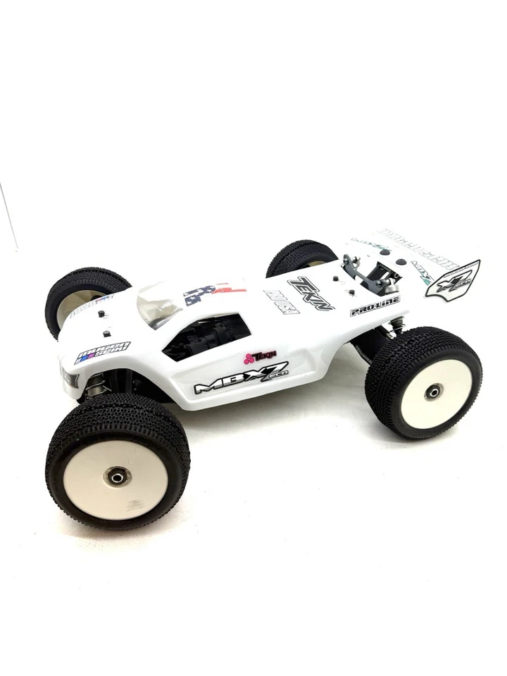 Truggy eléctrico Mugen Seiki MBX7R Eco 1/8 chasis deslizante nuevo nunca funcionó Foto 1 de 4