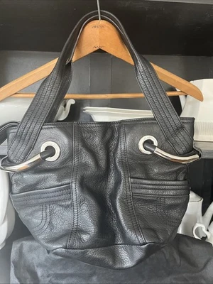 Bolso de Hombro B.MAKOWSKY Suave Negro Guijarro Cuero Leopardo Forrado Acento Plateado Foto 1 de 4