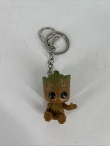 Portachiavi Baby Groot Sitting Marvel Guardiani della Galassia Faccia Triste PVC Sventolante - Foto 1 di 4