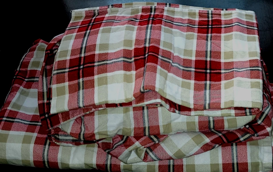 Juego de 4 PIEZAS JC PENNEY HOME Sábanas de Franela Queen Rojo a Cuadros Planas Ajustables y Estuches Foto 1 de 4