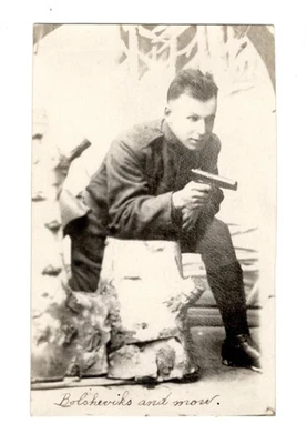 J048 Rusia - Siberia - Beresovka - Soldado bolchevique - Foto postal RPPC - Foto 1 de 2