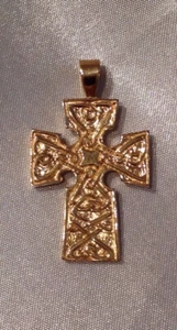 SCOTTISH CELTIC CROSS IN NEVER-ENDING KNOTWORK - 14K YELLOW GOLD -7.66 Grams - Picture 1 of 5