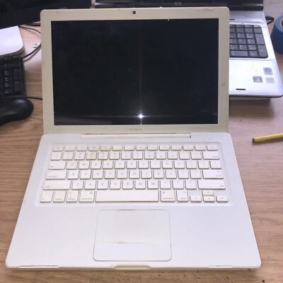 Apple Macbook model A1181 For Parts - Image 1 of 4
