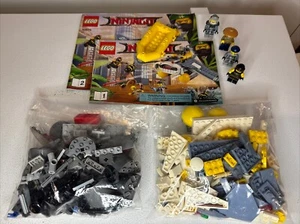LEGO 70609 - The LEGO Ninjago Movie: Manta Ray Bomber 99.9% Complete + Manual - Picture 1 of 12