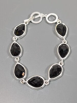 Brazalete de tenis con cadena de lágrima facetada de vidrio negro tono plata 7 pulgadas Foto 1 de 4