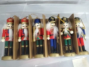 5er Set Mini Nussknacker aus Sumpf Supermarkt Weihnachtsdeko - Bild 1 von 6