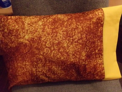 TRAVEL SIZE PILLOWCASE SPLASH OF  AUTUMN COLOR/YELLOW CUFF  14X20 #8166 Foto 1 de 3