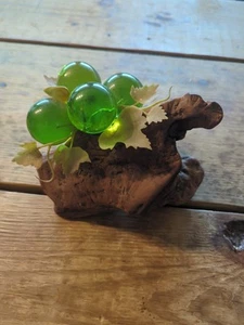 Vintage MCM Lucite Green Grape Cluster + Burl Driftwood - Bild 1 von 17