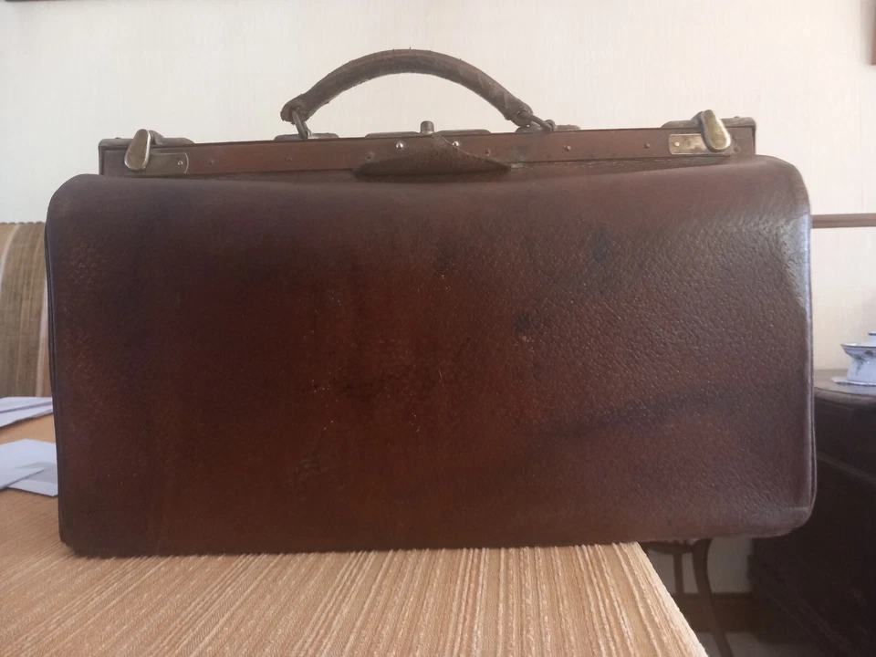 sac de médecin en cuir marron 1930 bon état 45x24x25 fermoirs en laiton - Photo 1/1