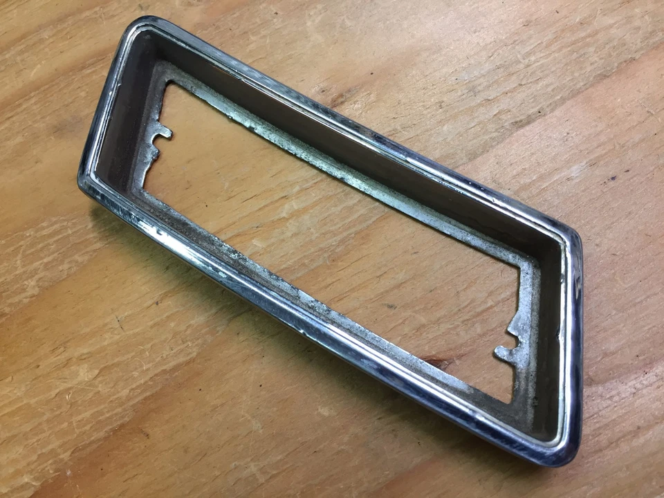 1970 FORD MUSTANG USED FOMOCO FRONT MARKER LIGHT CHROME BEZEL D0ZB-15A440-A - Imagem 1 de 1