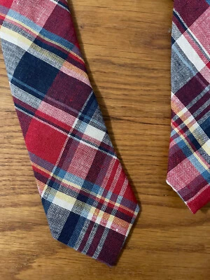 Corbata de lino Penguin Slubby, amarillo, tostado, rojo, tartán azul Foto 1 de 2