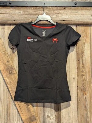 Camiseta Feminina Venum UFC Performance Institute Preta Tamanho Pequeno Elástica Nova Com Etiqueta - Imagem 1 de 4