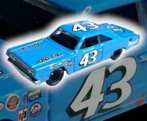 Hot Wheels Richard Petty 43 67 Plymouth Belvedere 426 Hemi NASCAR Realriders