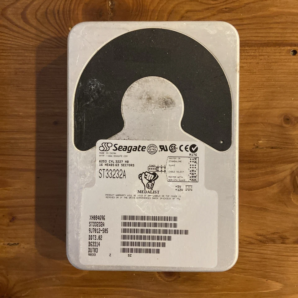 4GB Seagate Medalist Hard Drive 4500RPM ATA 33 128KB Cahe IDE 3.5in - Image 1 of 2