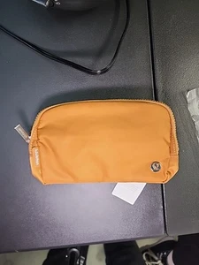 Lululemon Everywhere Belt Bag Burnt Caramel/Brown - Picture 1 of 3