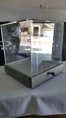 VITRINA GAFAS DE SOL OAKLEY VERSIÓN 4.0 Foto 1 de 4