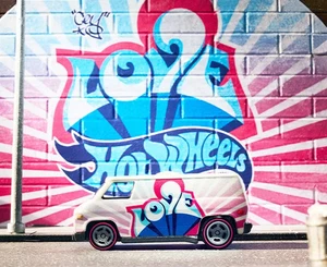 2022 Mattel Creations Hot Wheels - CEY ADAMS 70’s LOVE VAN Sealed - Picture 1 of 3