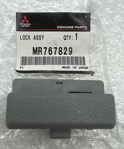 Mitsubishi Delica Genuine OEM Glovebox Latch Lock MR767829 - Picture 1 of 7