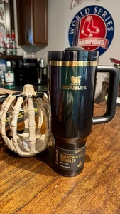 Stanley X Wicked For Good Glinda 40 Unzen Edelstahl Löscher Becher - Bild 1 von 6