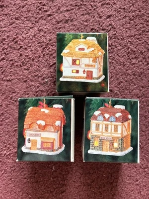 Juego de 3 adornos navideños de cerámica Dickens Village Bell Lites nuevos en caja Foto 1 de 4