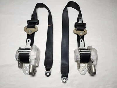 2007 - 2012 Nissan Altima 4 Door Drivers & Passengers Front Seat Belts (OEM)  Foto 1 de 4