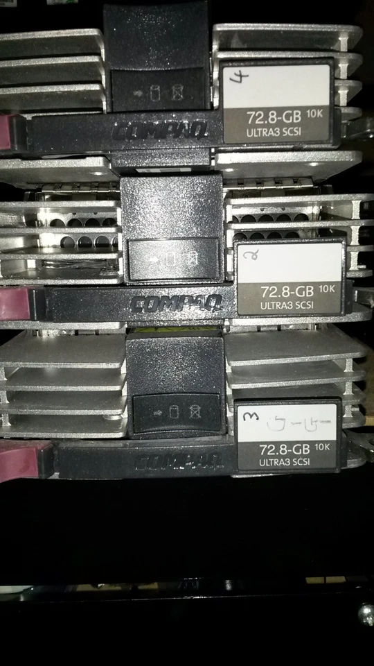 COPPIA Dischi SCSI Hard Disk SCSI ULTRA 3 36.4 GB per server con SLITTA COMPAQ - Immagine 1 di 1