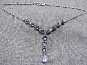 Collana vintage senza marchio blu plastica e strass colore canna di fucile con pendente - Foto 1 di 11