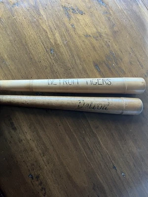 Raro conjunto antiguo de dos años 1920, 1930 (?) Murciélagos de recuerdo de los Tigres de Detroit/Sanders Foto 1 de 4