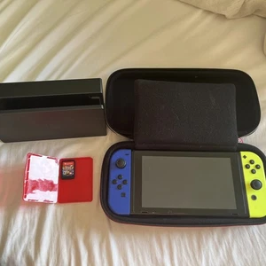 Nintendo Switch HAC-001(-01) Handheld Console 32GB With Case & Game - Picture 1 of 5