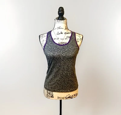 Camiseta sin mangas de fitness gris con espalda de corredor Foto 1 de 2