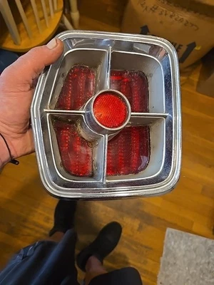 Luz trasera Plymouth Belvedere Sport Fury 1963 fabricante original Foto 1 de 4