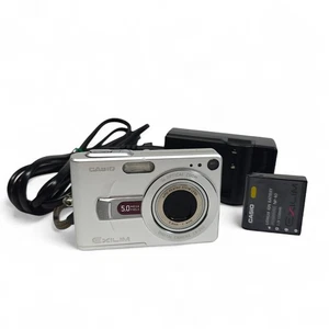 Casio Exilim EX-Z50 Digital Camera 5MP Silver Retro Digicam + Charger - Picture 1 of 8