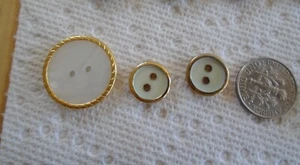 Lote de 3 botones redondos insertados blancos en metal dorado 0,5" y 0,75" 2 agujeros OPCIÓN DE ENVÍO GRATUITO - Imagen 1 de 1