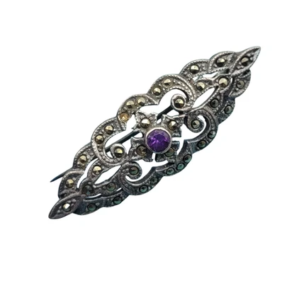 Spilla Vintage In Argento Sterlina Ossidato Con Gemme Di Ametista E Marcasite - Immagine 1 di 4