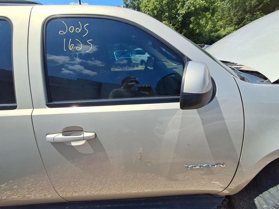 (LOCAL PICKUP ONLY) Passenger Front Door Fits 11-14 SIERRA 2500 PICKUP 2553092 - Image 1 of 1