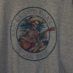 Zac Brown Band 2024 Tour Sweatshirt XL Skelett spielt Gitarre Country Musik - Bild 1 von 3
