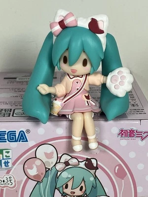 SEGA Vocaloid Hatsune Miku Fuwa Puchi Chokonose Mini Figure Vol.1 Tamer Bag - Image 1 of 4